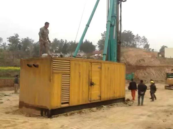 白水如何判断水冷式机油散热器密封件是否需要更换？
